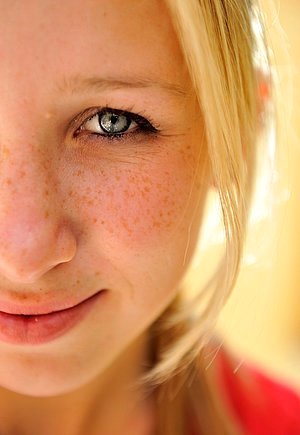 Blond-haired babe flashing that perfect fuck hole after bathing